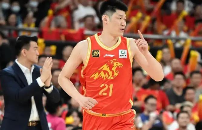 明明季后赛表现更优！为什么詹姆斯续约优先级低于里夫斯